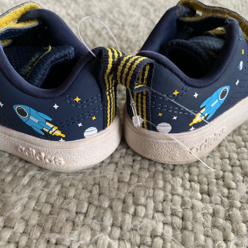 Little boys adidas shoes - Picture 3 of 5